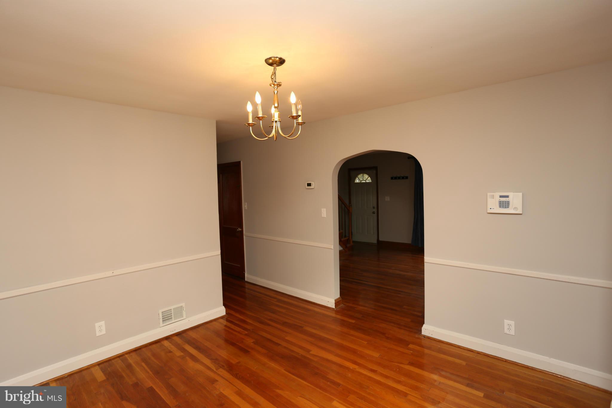 525 Cleveland Road Linthicum Heights, MD 21090 - Photo 5 of 25 Dining Room