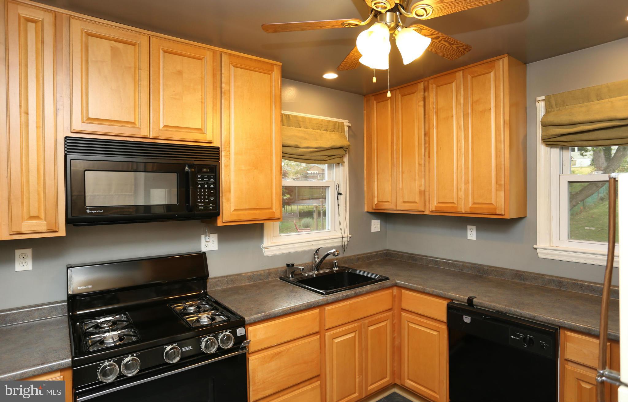 525 Cleveland Road Linthicum Heights, MD 21090 - Photo 8 of 25 Kitchen