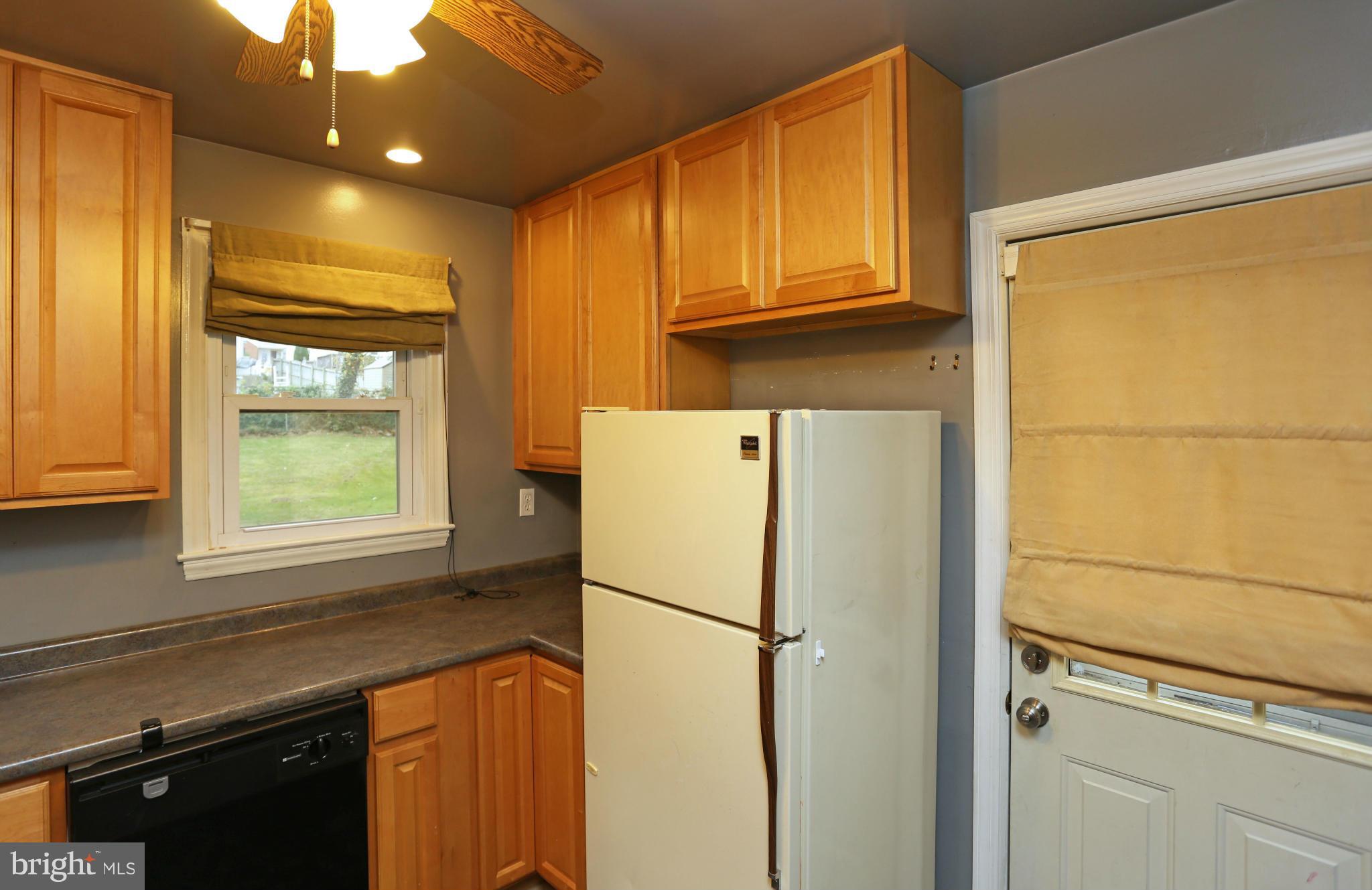 525 Cleveland Road Linthicum Heights, MD 21090 - Photo 9 of 25 Kitchen