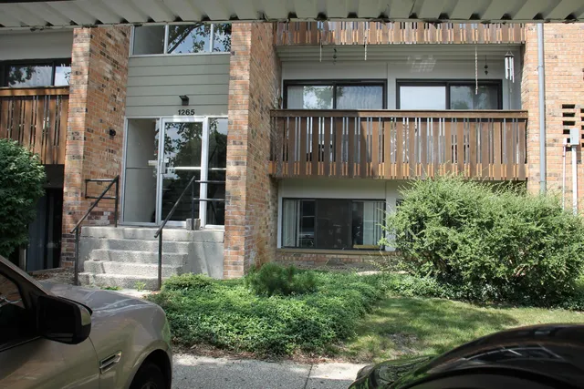 $169,900 | 1265 South Maple Road, Unit 207, Ann Arbor, MI 48103