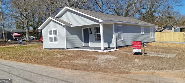 a view of backyard of house