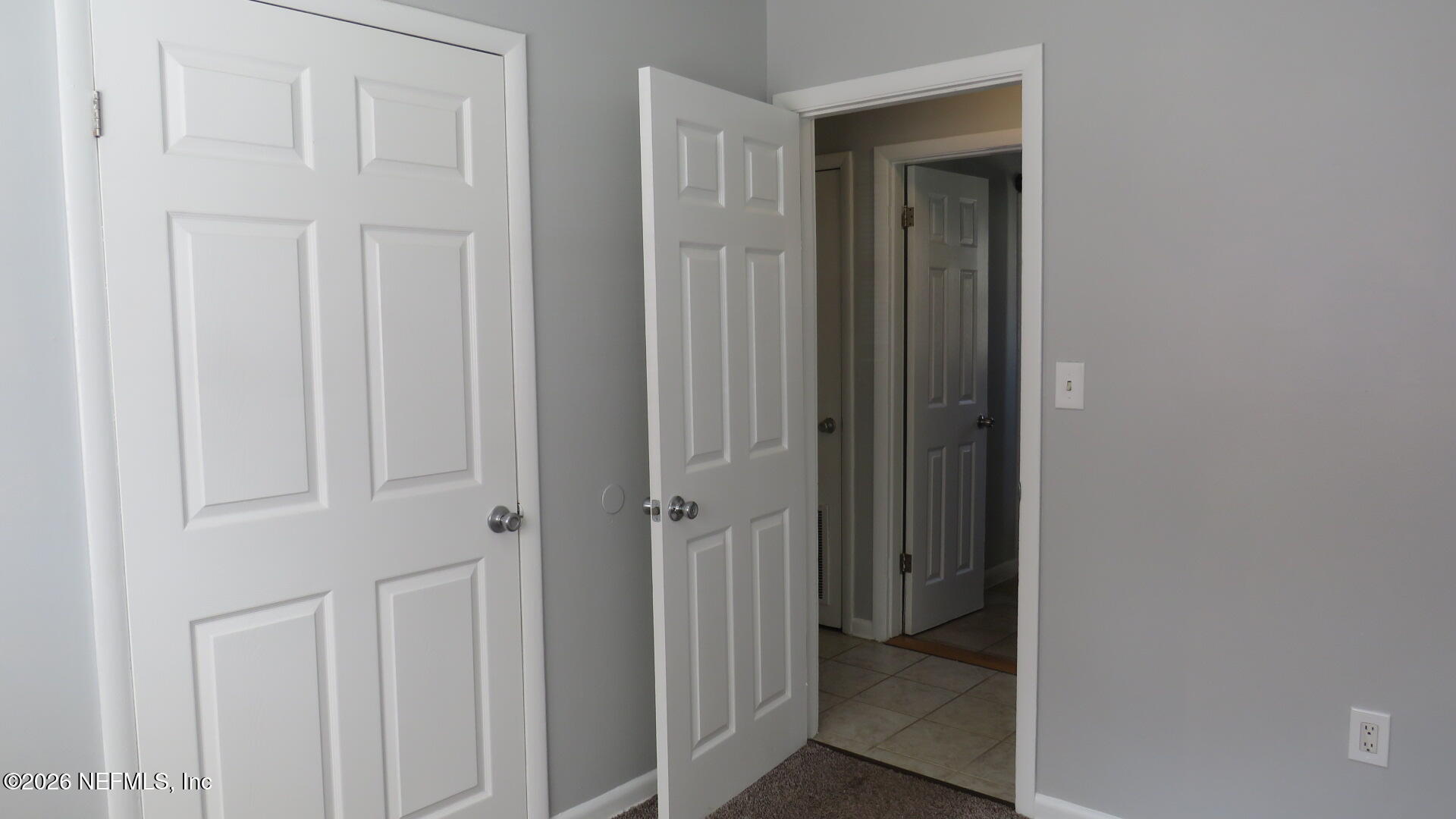 3412 Brockway Road Jacksonville, FL 32250 - Photo 7 of 16 a view of a elevator