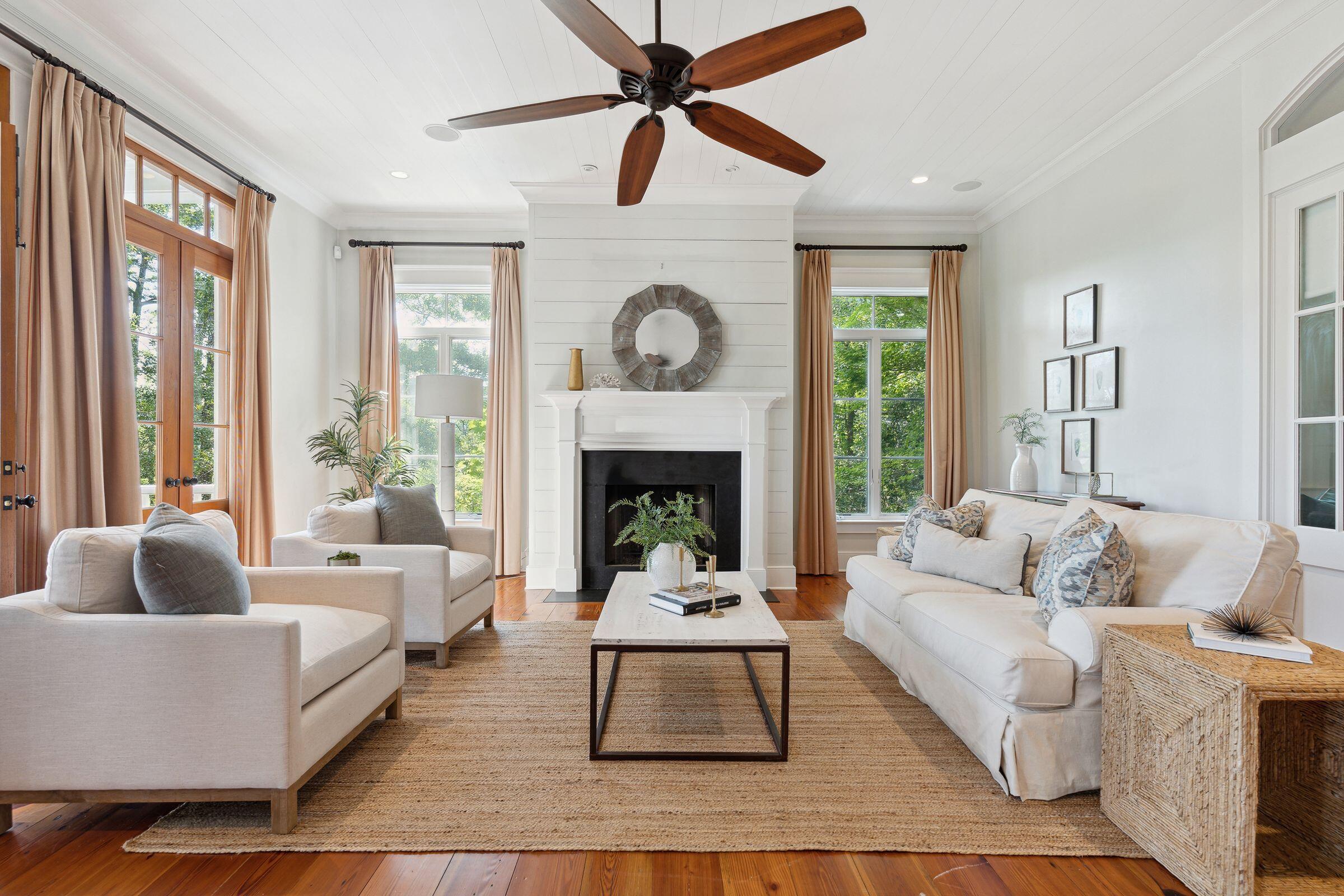 18 Hopetown Road Mount Pleasant, SC 29464 - Photo 5 of 74 Living Room