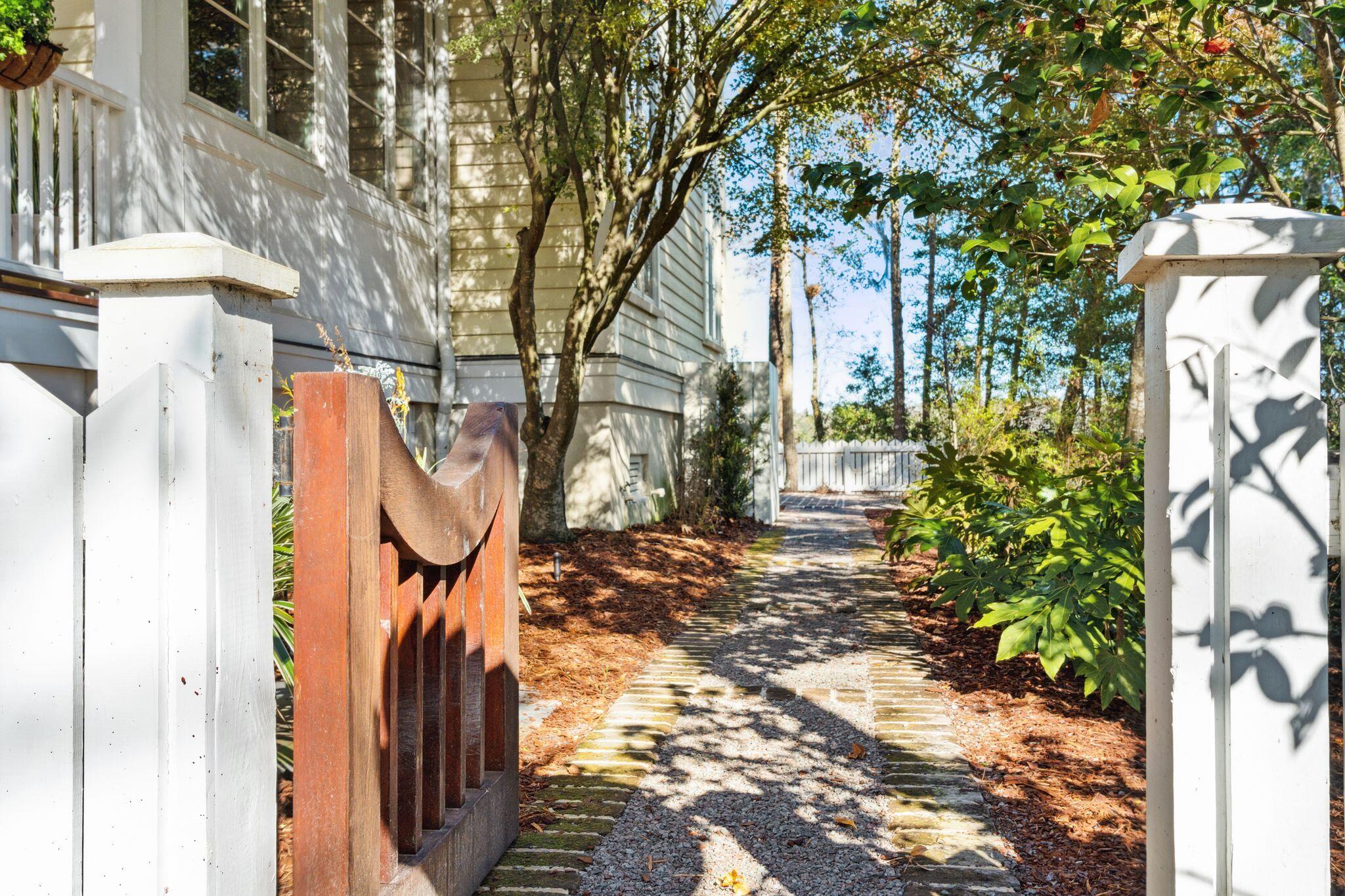 18 Hopetown Road Mount Pleasant, SC 29464 - Photo 62 of 74 18HopetownRd-KeenEyeMarketing-086