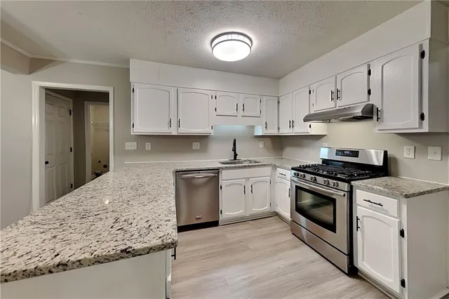 $2,925 | 9880 Lake Forest Way, Roswell, GA 30076