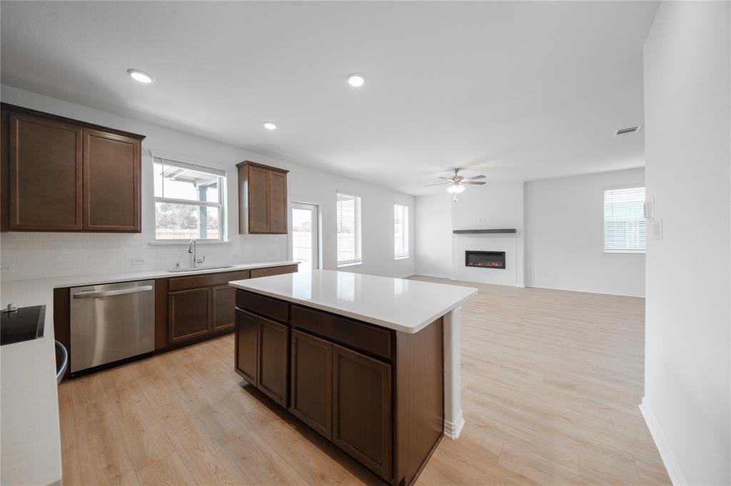 3418 Hillingdon Road Anna, TX 75409 - Photo 4 of 29 Kitchen