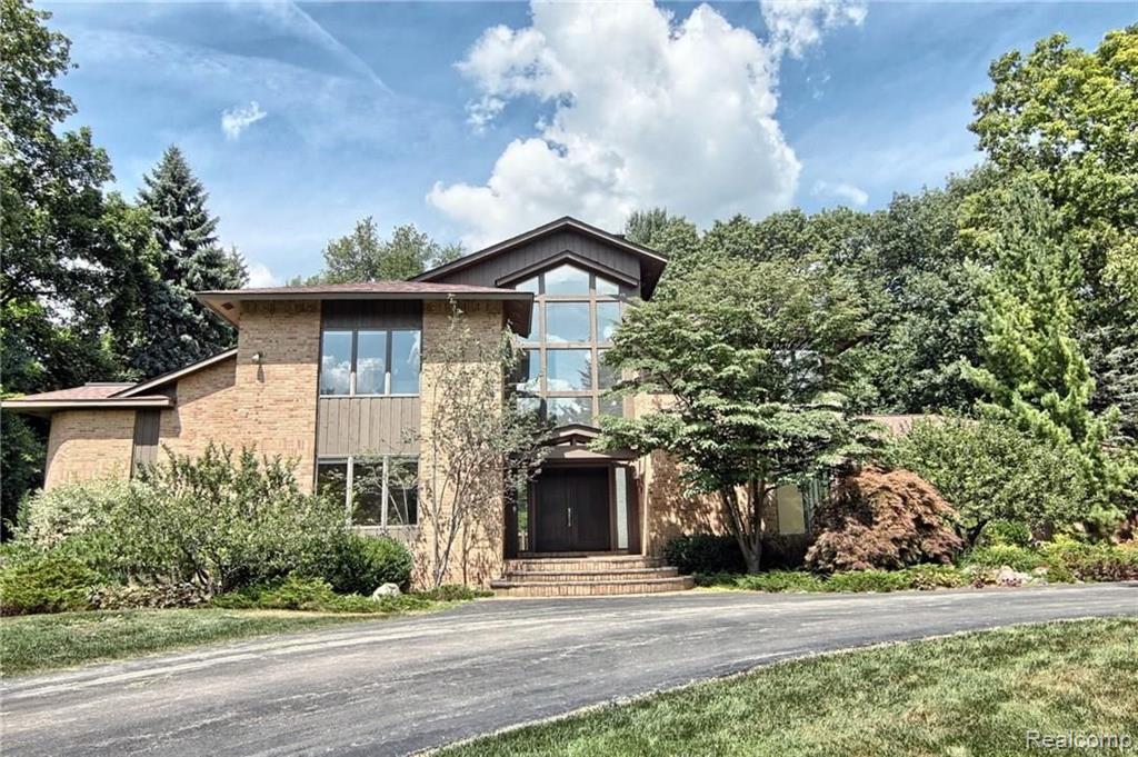 145 Canterbury Road Bloomfield Hills, MI 48304 - Photo 1 of 35