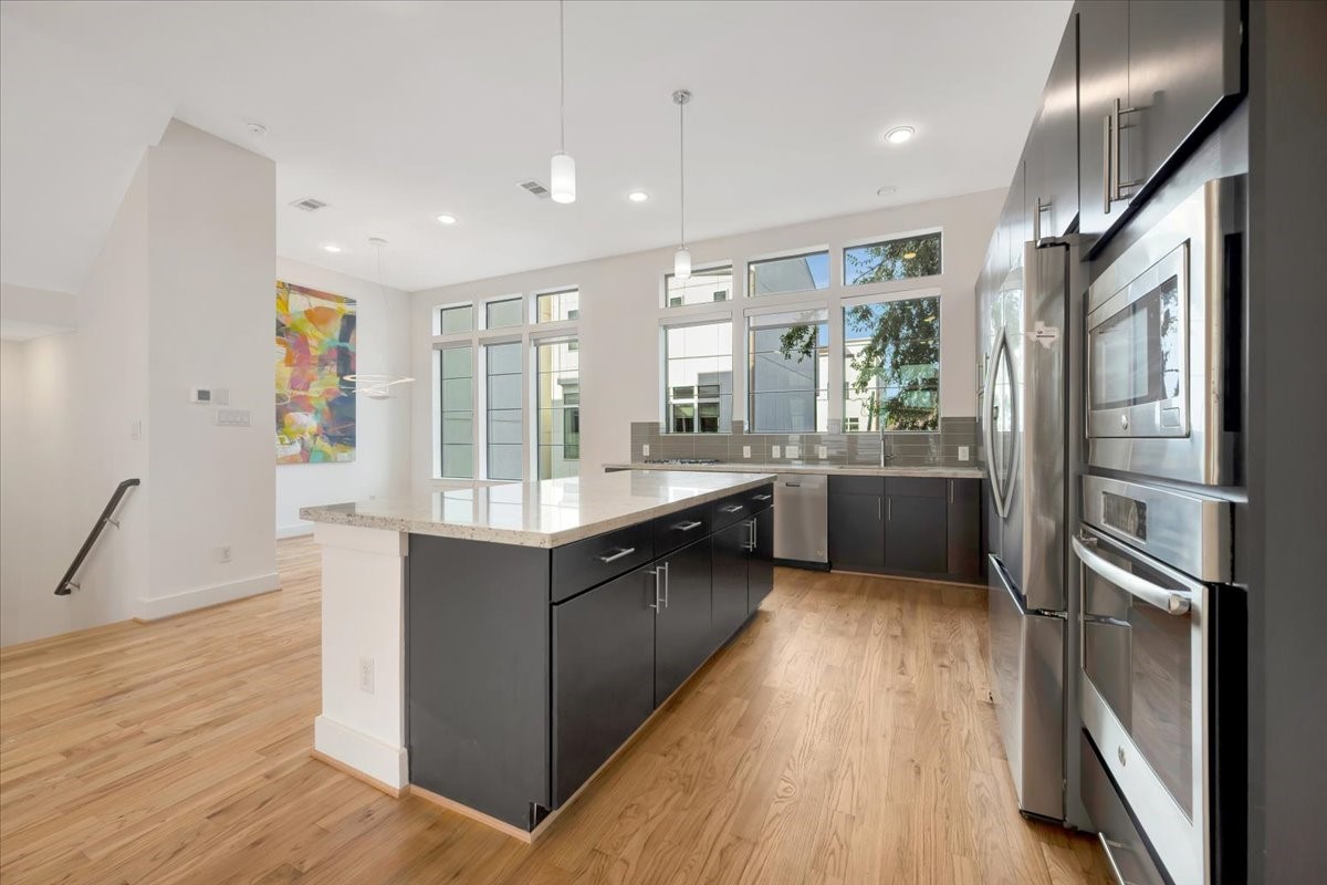 2104 Colorado Street Houston, TX 77007 - Photo 12 of 34 Kitchen Island