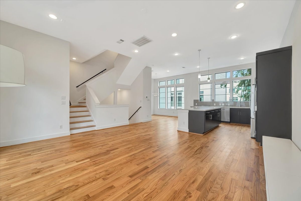 2104 Colorado Street Houston, TX 77007 - Photo 13 of 34 Living Area open to kitchen