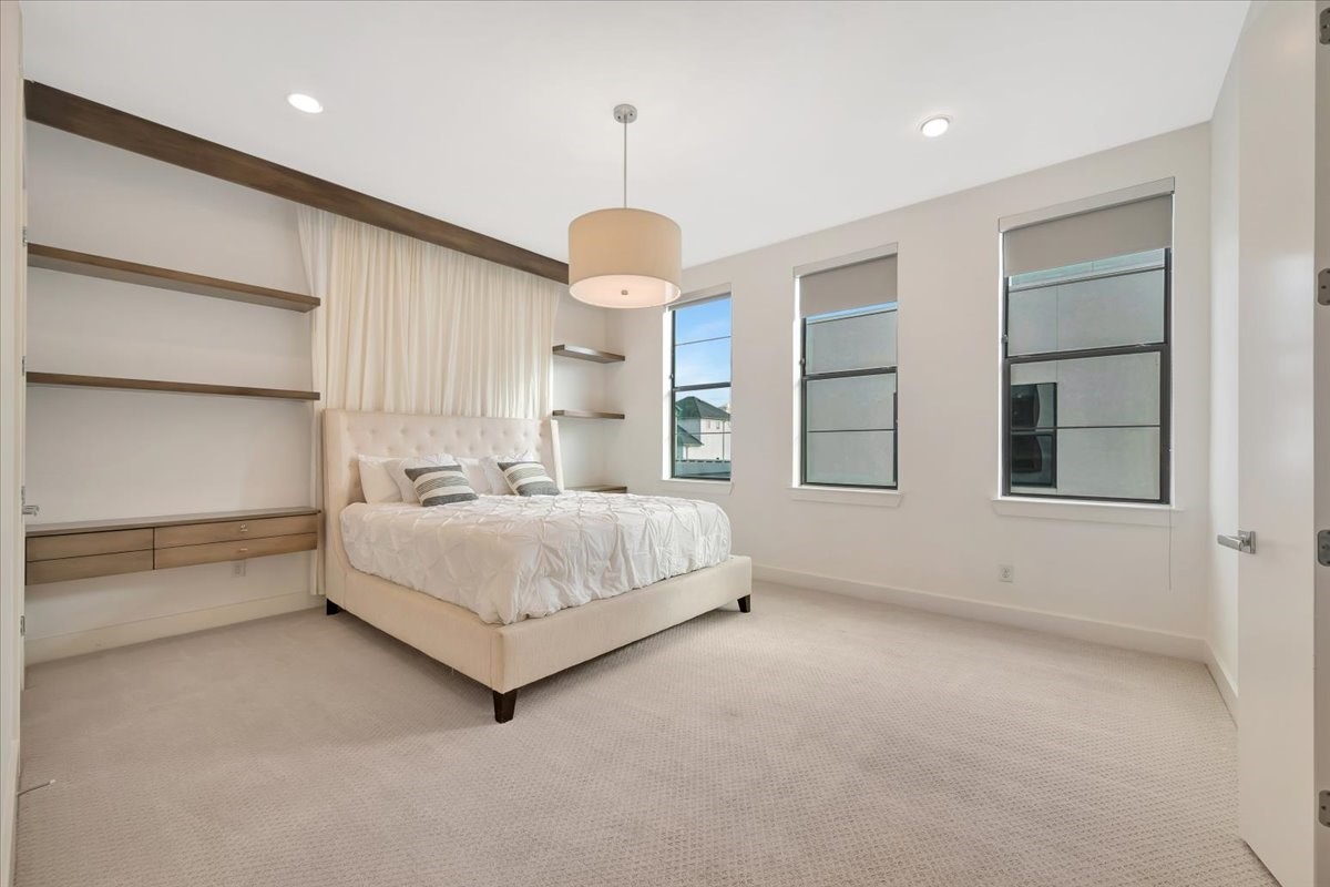 2104 Colorado Street Houston, TX 77007 - Photo 16 of 34 Primary Bedroom