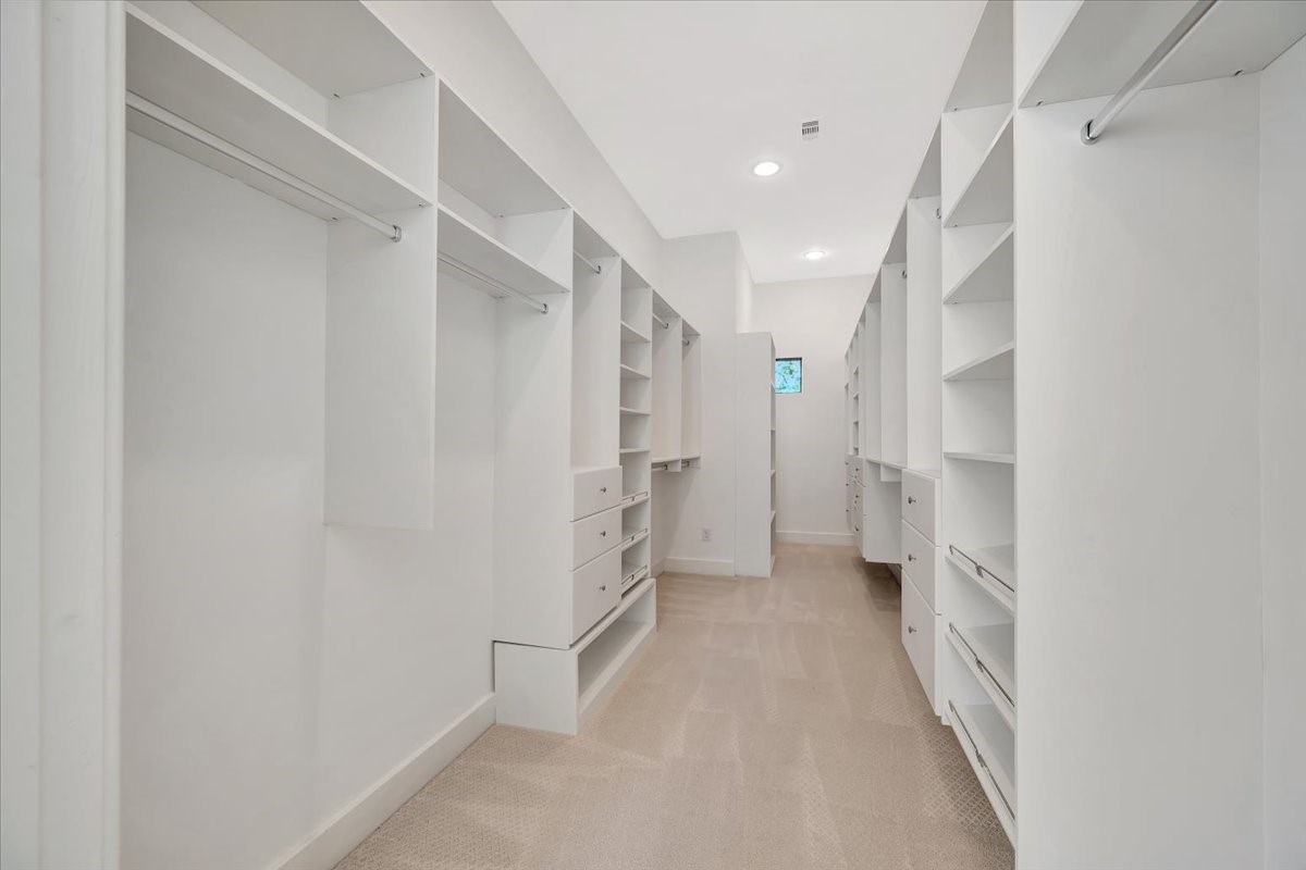 2104 Colorado Street Houston, TX 77007 - Photo 19 of 34 Primary Closet