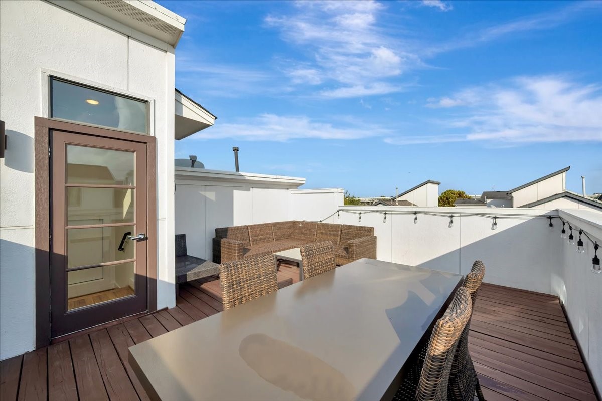 2104 Colorado Street Houston, TX 77007 - Photo 31 of 34 Rooftop Deck