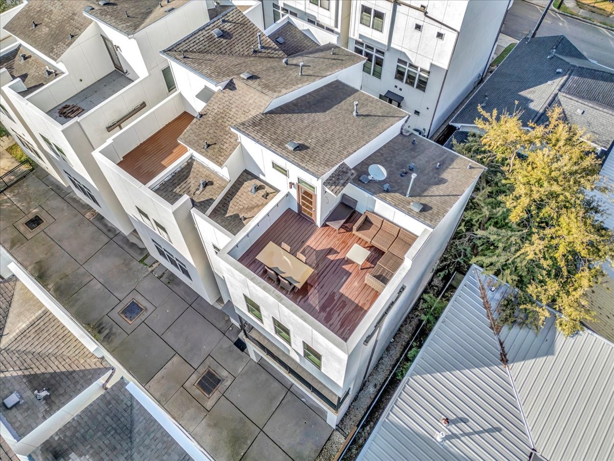 2104 Colorado Street Houston, TX 77007 - Photo 33 of 34 Aerial rooftop view