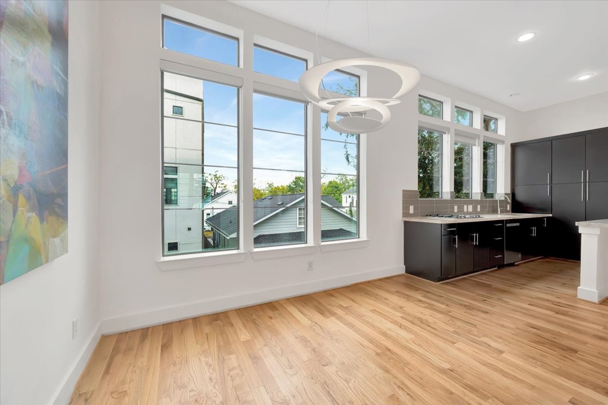 2104 Colorado Street Houston, TX 77007 - Photo 9 of 34 Dining Area