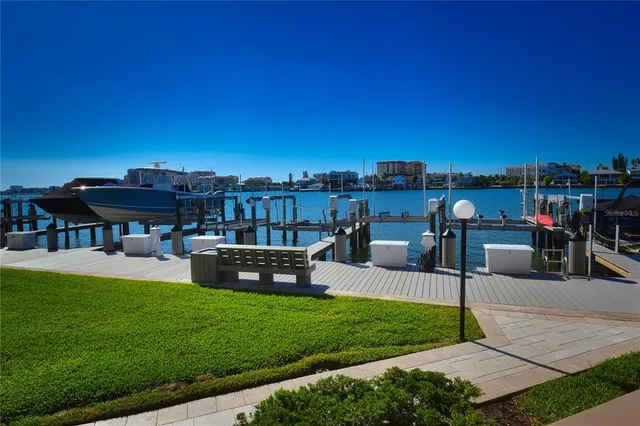 $2,650 | 690 Island Way, Unit 208, Clearwater, FL 33767