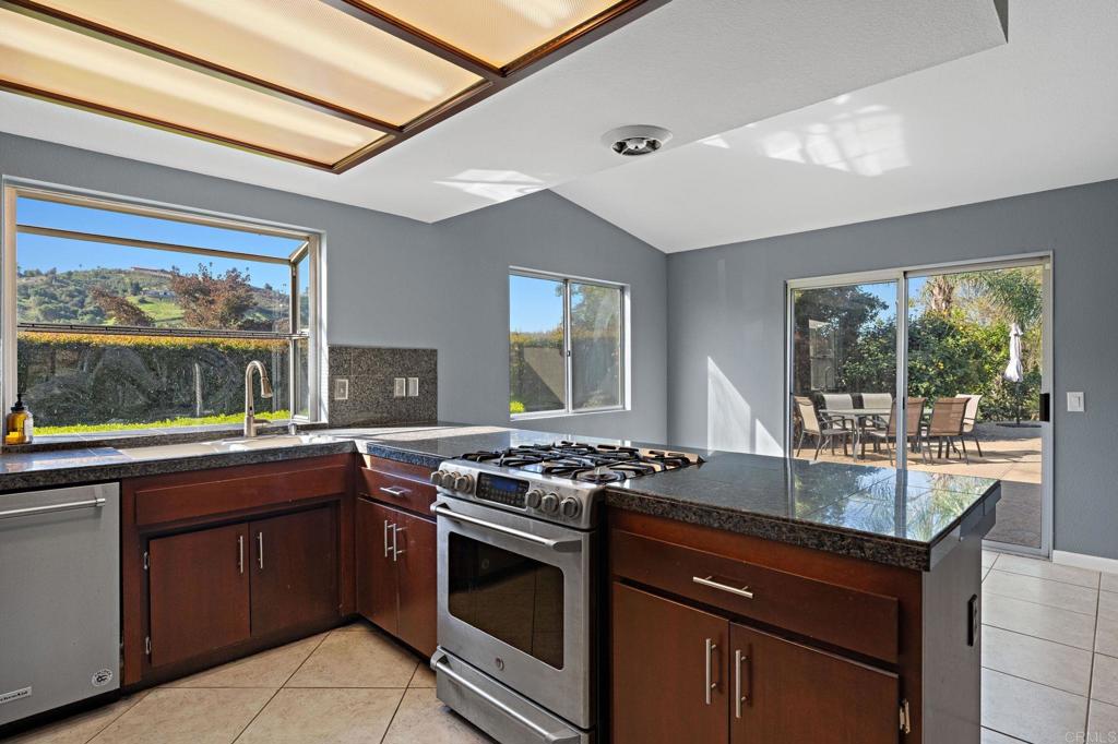 3819 Foxglove Lane Fallbrook, CA 92028 - Photo 10 of 48