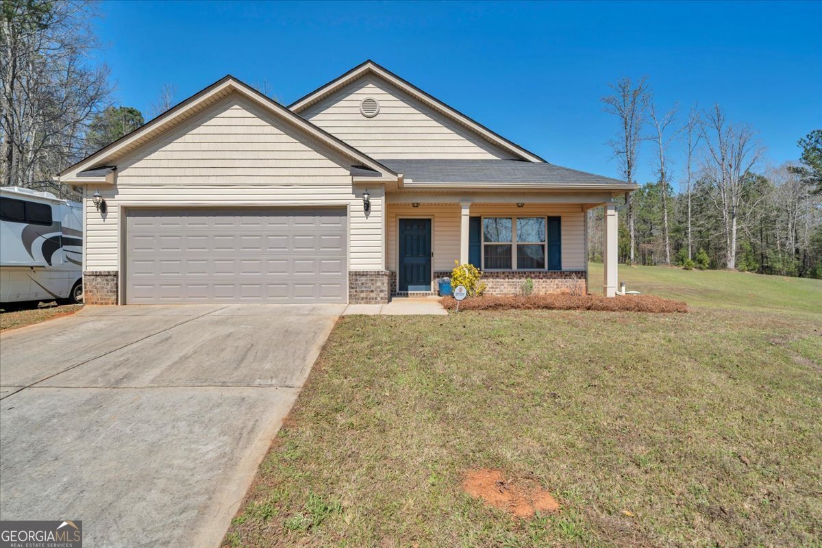 a view of a house with backyard and porch