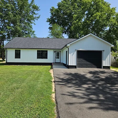 $275,000 | 900 Oregon Street, Carterville, IL 62918