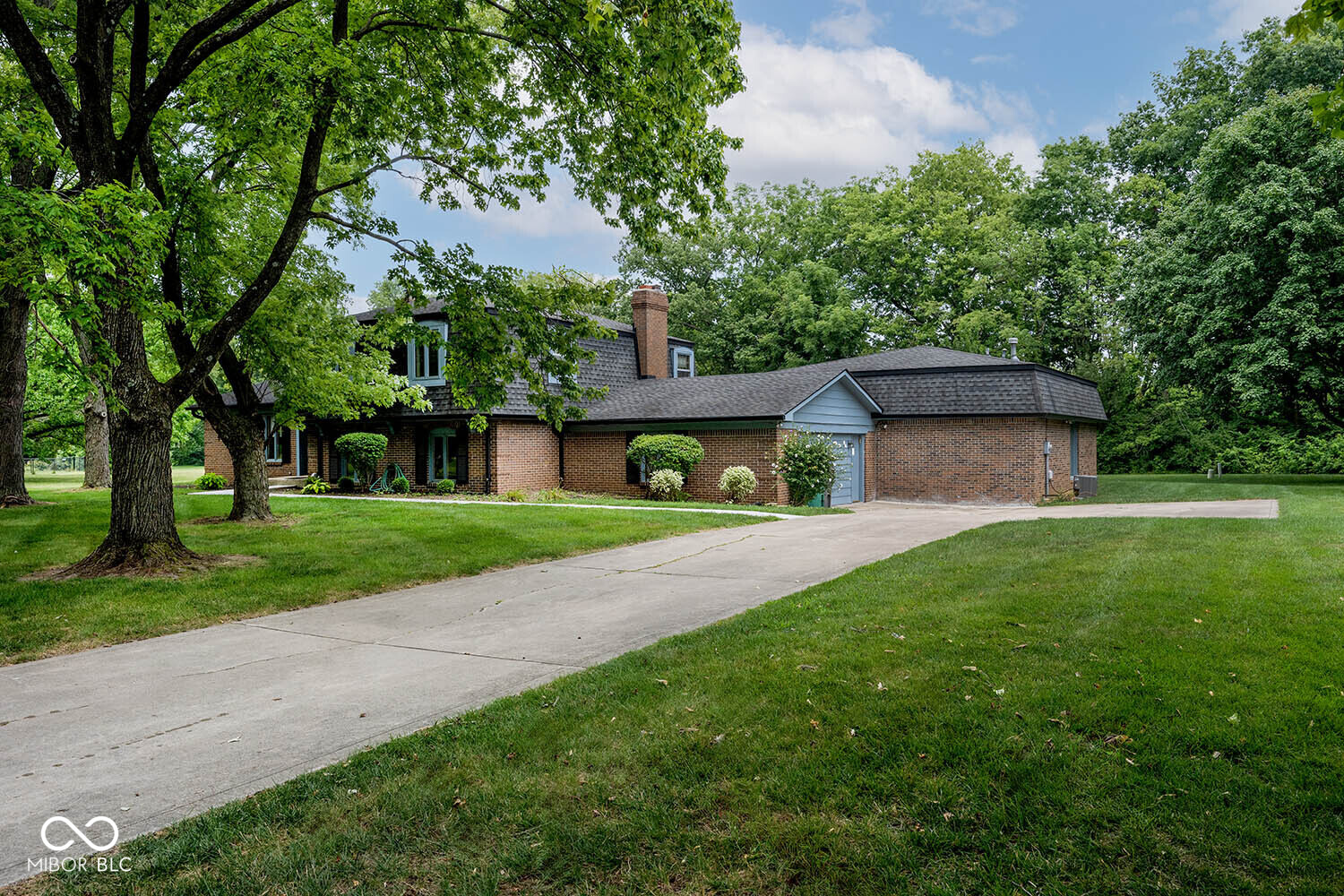 8959 Rexford Road Indianapolis, IN 46260 - Photo 8 of 51 Gallery Image 8