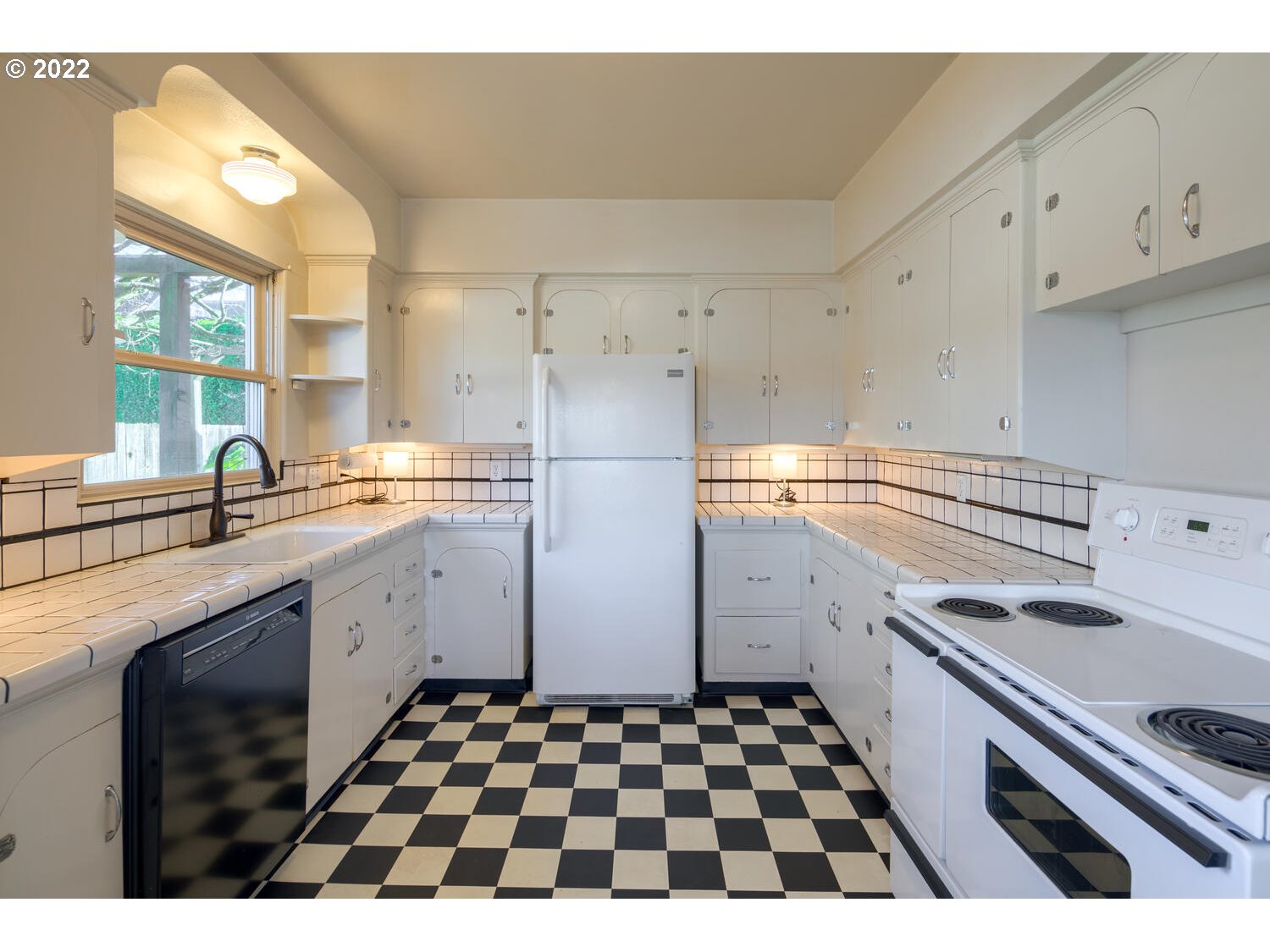 900 Southwest Moss Street Portland, OR 97219 - Photo 12 of 32 Gallery Image 12