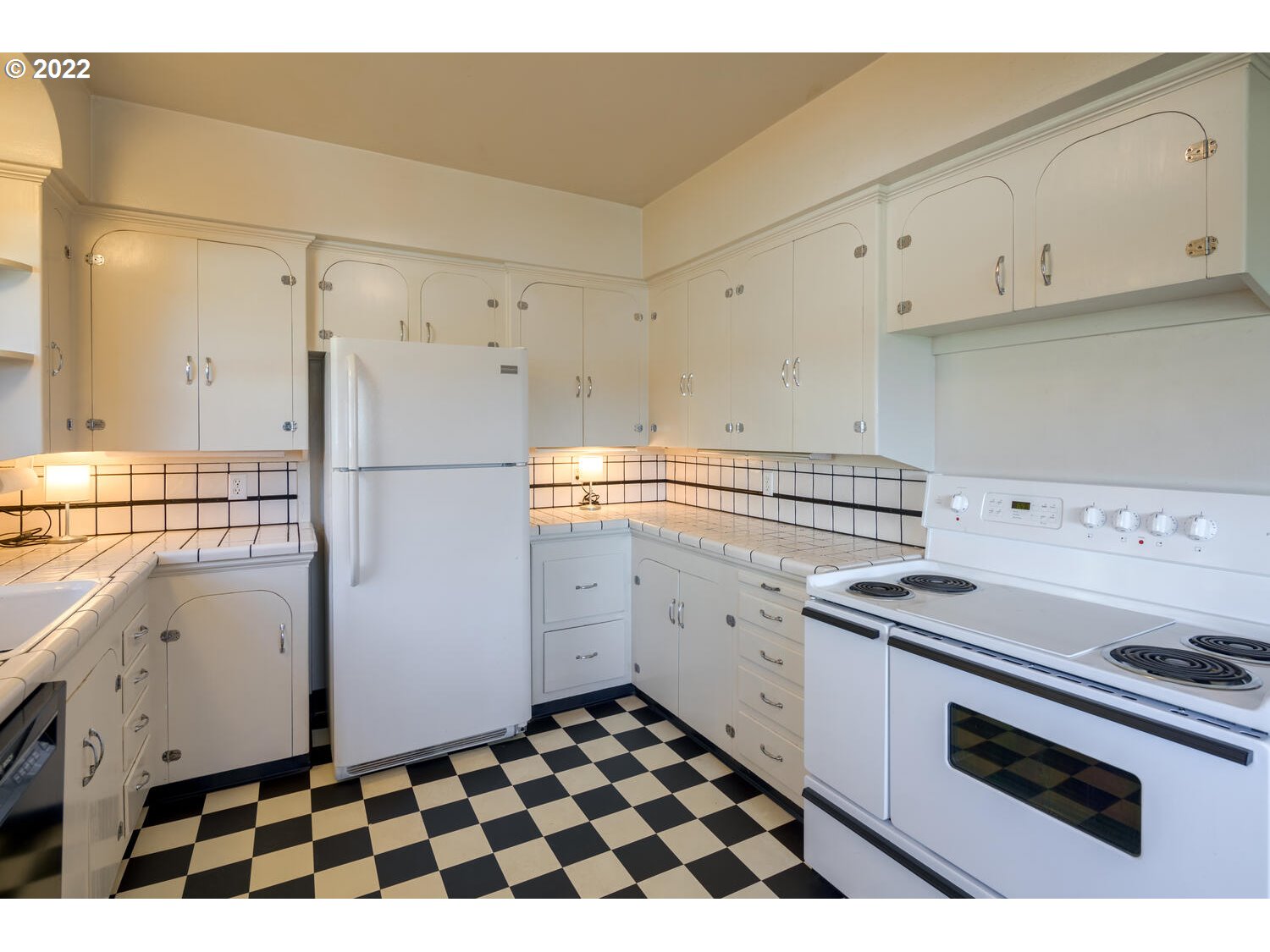 900 Southwest Moss Street Portland, OR 97219 - Photo 13 of 32 Gallery Image 13
