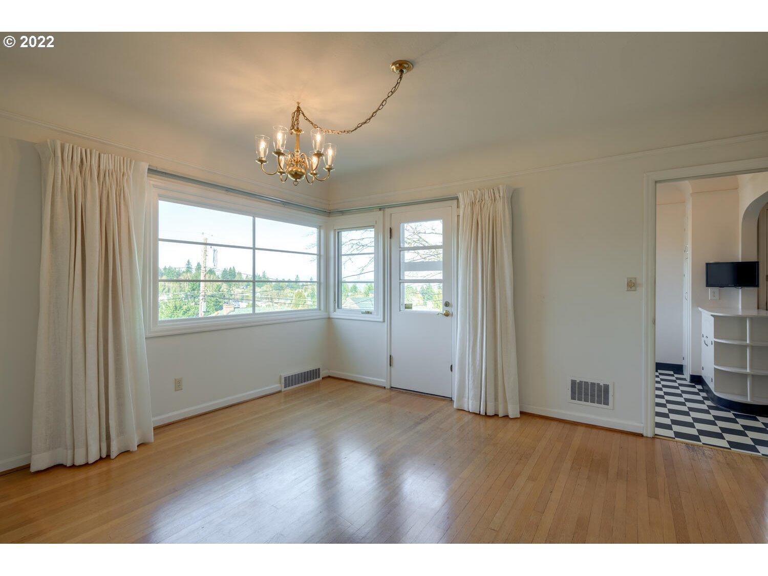 900 Southwest Moss Street Portland, OR 97219 - Photo 7 of 32 Gallery Image 7