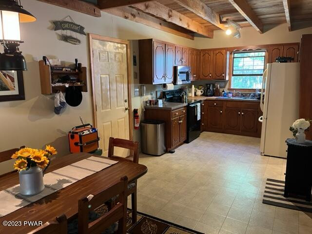 5 Lakehill Road Thompson, PA 18465 - Photo 23 of 44 VIEW INTO KITCHEN