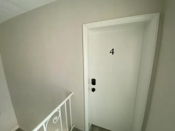 $1,900 | 115 Lucerne Avenue, Unit 4, Lake Worth Beach, FL 33460