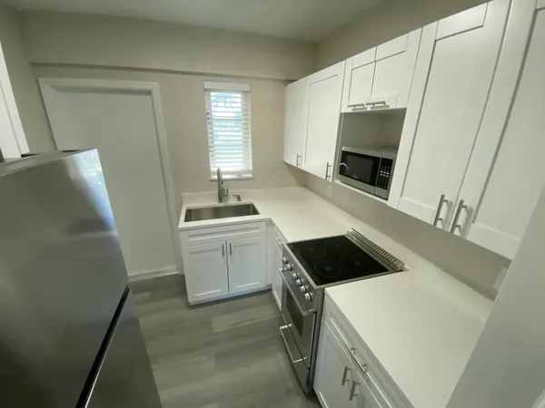 $1,900 | 115 Lucerne Avenue, Unit 4, Lake Worth Beach, FL 33460