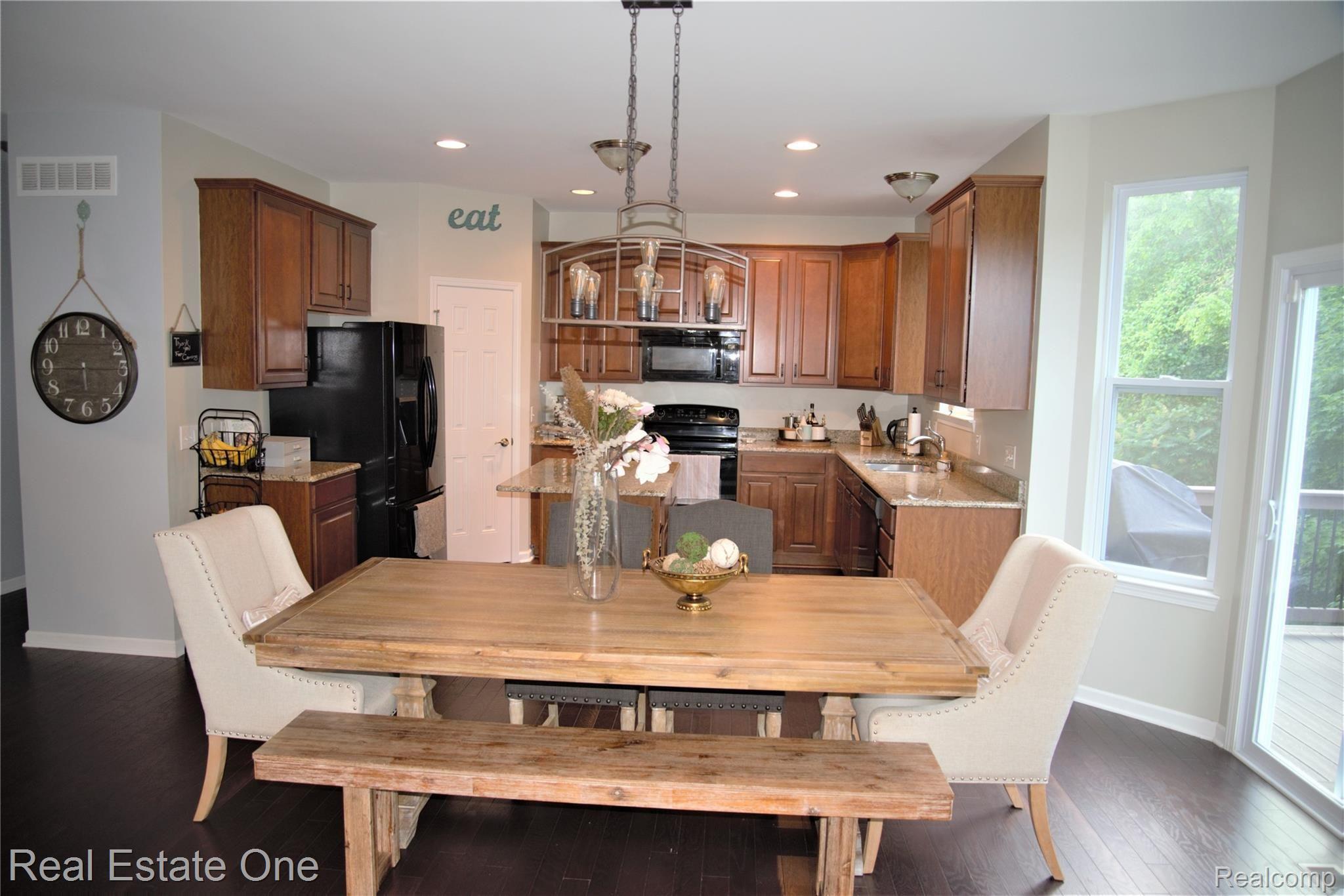 27099 Victoria Road Novi, MI 48374 - Photo 15 of 43 16-DinningToKitchen.jpg