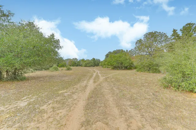 $1,050,000 | 1089 County Road 120, Hallettsville, TX 77964