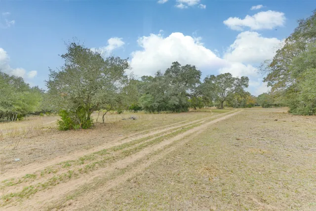 $1,050,000 | 1089 County Road 120, Hallettsville, TX 77964