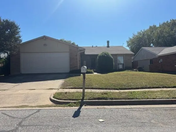 a view of backyard with a barn
