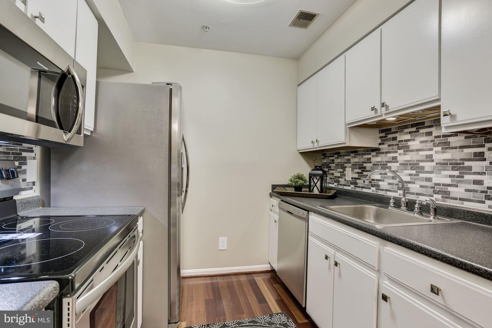 4932 Columbia Road, Unit 466 Columbia, MD 21044 - Photo 8 of 16 Kitchen