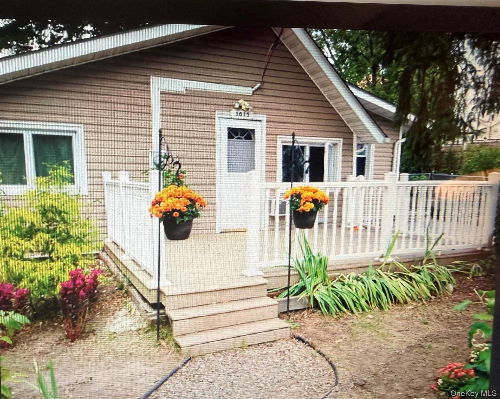 1015 Harding Park Bronx, NY 10473 - Photo 1 of 13