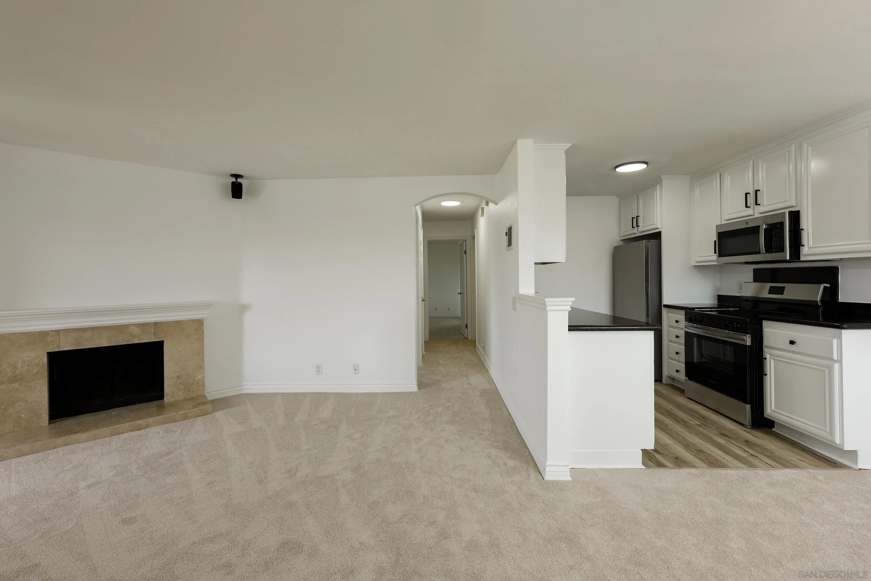 9949 Erma Road, Unit 203 San Diego, CA 92131 - Photo 20 of 43 a view of kitchen and microwave