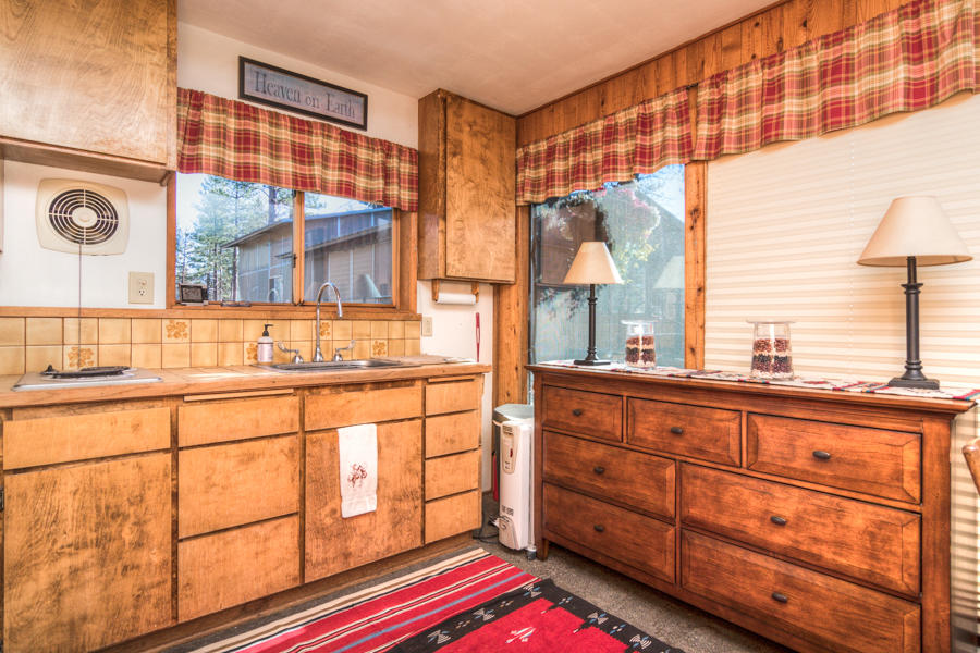 67550 Harrington Loop Road Bend, OR 97703 - Photo 15 of 34 Harrington Lp 67550 Int (6 of 14)