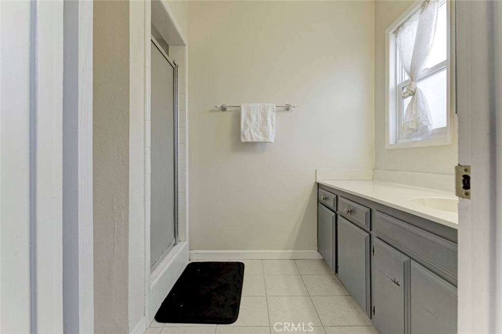 942 Oleander Street Brea, CA 92821 - Photo 11 of 28 2nd bath