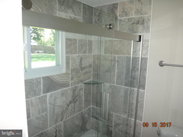 1317 Devils Reach Road Woodbridge, VA 22192 - Photo 18 of 30 Bath (Master)