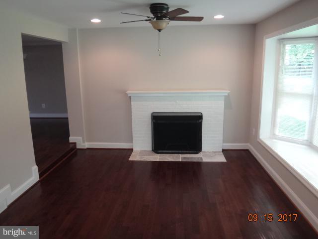 1317 Devils Reach Road Woodbridge, VA 22192 - Photo 20 of 30 Family Room