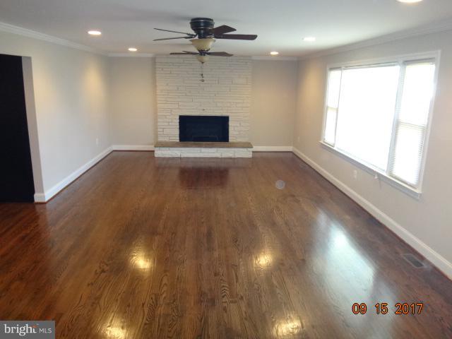 1317 Devils Reach Road Woodbridge, VA 22192 - Photo 22 of 30 Family Room