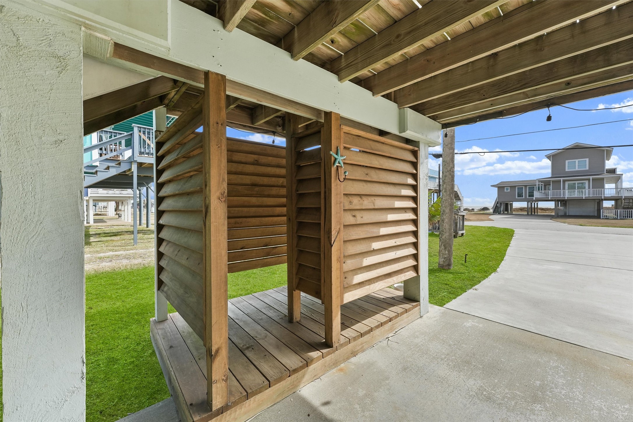 16634 Jamaica Beach Road Galveston, TX 77554 - Photo 29 of 47 a view of a porch with seating space