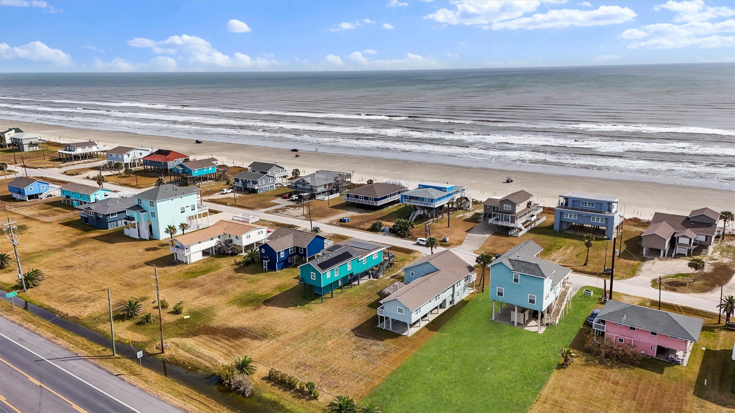 16634 Jamaica Beach Road Galveston, TX 77554 - Photo 35 of 47 a view of a room with gym equipment