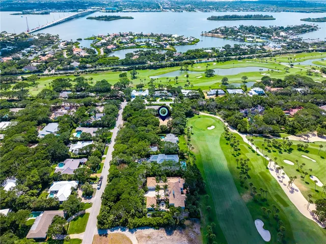 $3,900,000 | 911 Greenway Lane, Vero Beach, FL 32963