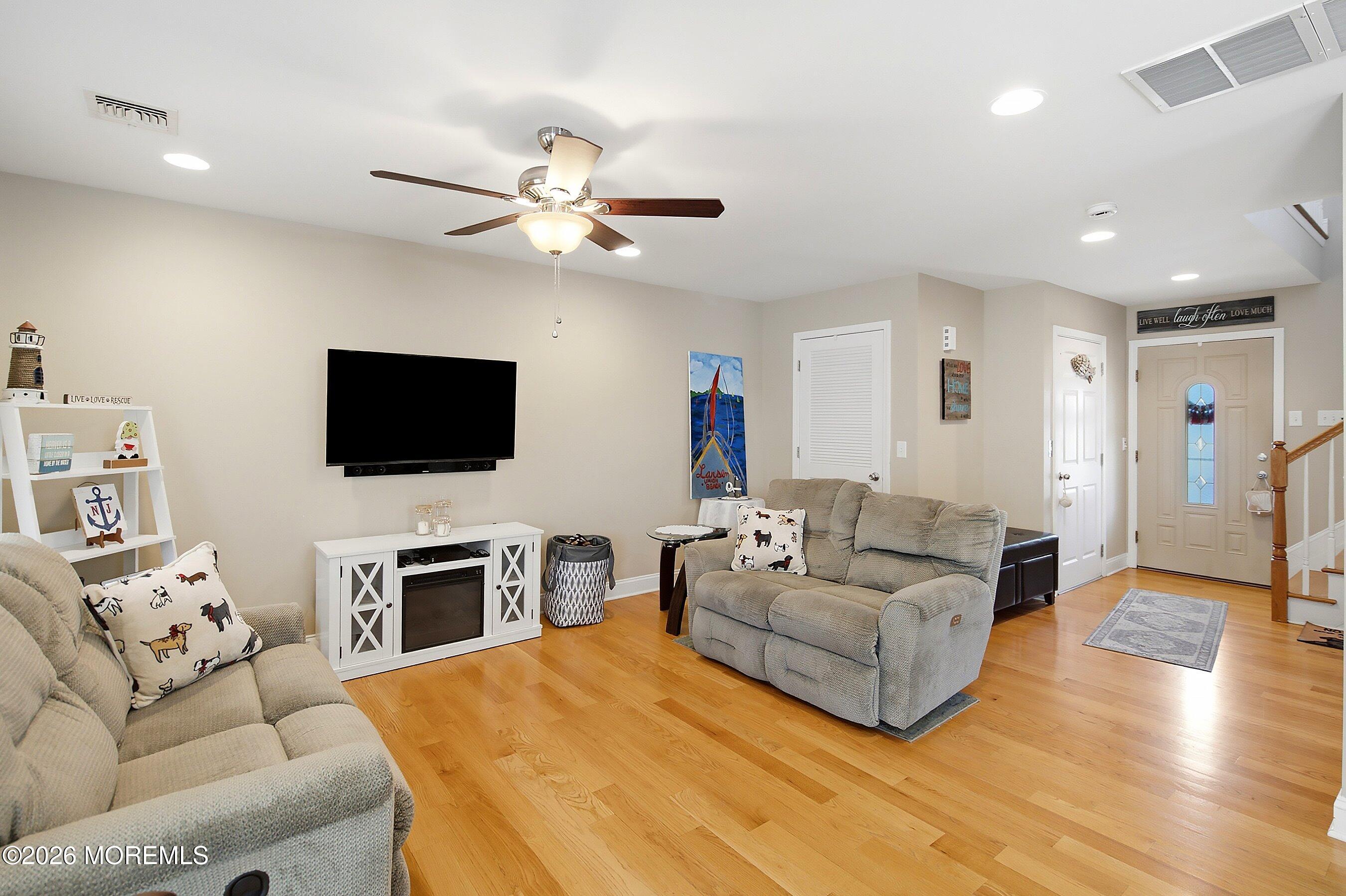 910 5th Street Union Beach, NJ 07735 - Photo 9 of 33 05-Living