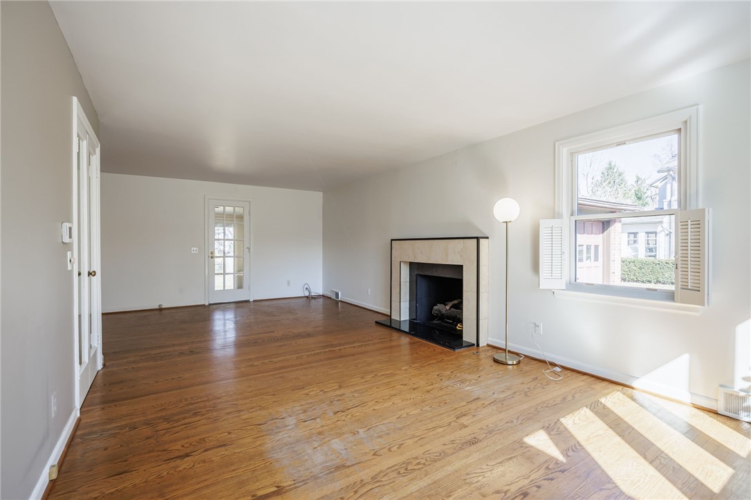 193 Georgian Court Road Brighton, NY 14610 - Photo 14 of 48 Living Room