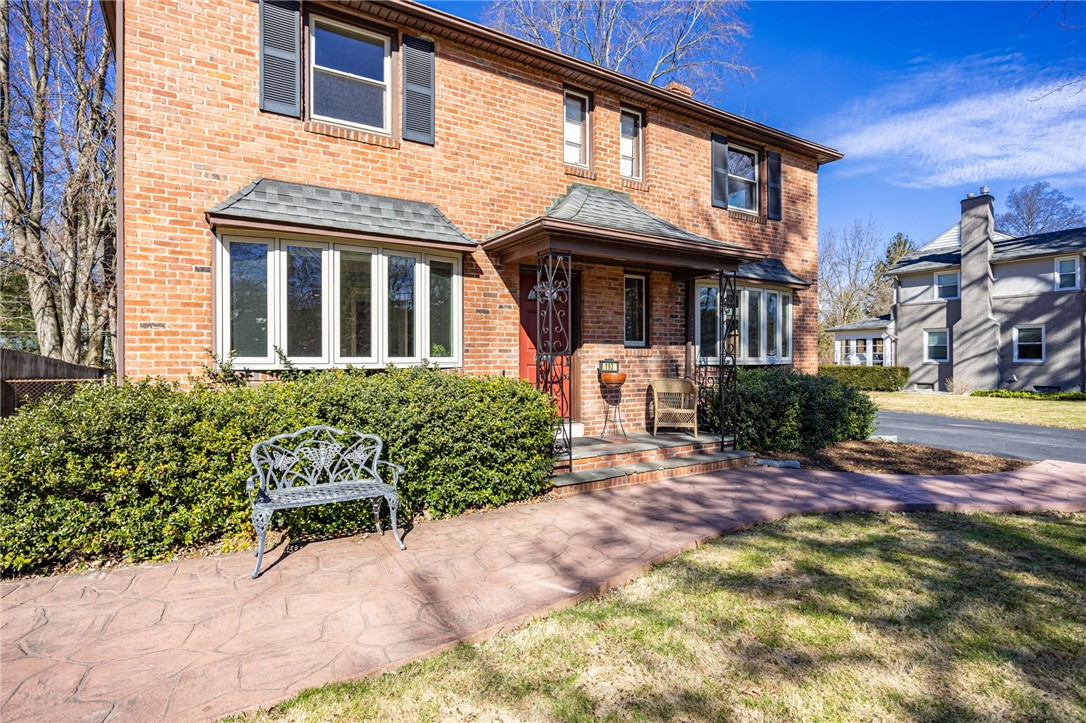 193 Georgian Court Road Brighton, NY 14610 - Photo 3 of 48