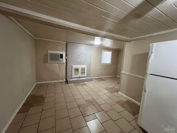 $1,025 | 1036 Hawthorn Drive, Unit B, Pensacola, FL 32507