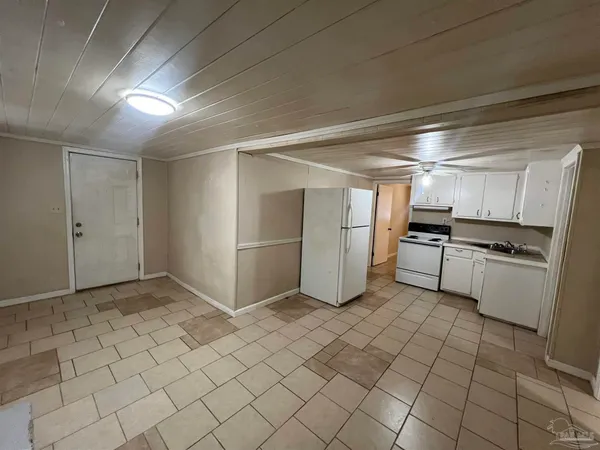 $1,025 | 1036 Hawthorn Drive, Unit B, Pensacola, FL 32507