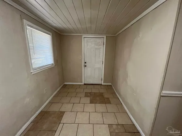 $1,025 | 1036 Hawthorn Drive, Unit B, Pensacola, FL 32507